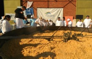 La comida se vendió con fines benéficos.