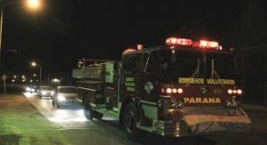Bomberos de Paraná llegaron a la capital entrerriana.