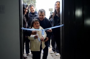 Hacer viviendas, "una obligación del Estado",dijo Urribarri.