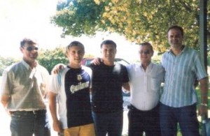 "Tata" Martino junto a sus vecinos.