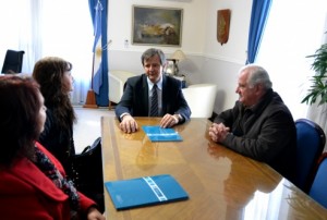 Provincia, municipio y directivos docentes trabajan juntos.