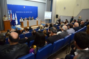 Debaten sobre la situación de la economía solidaria.