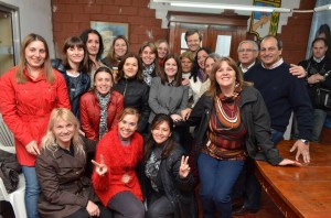 Sigrid con militantes de Crespo