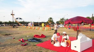 En el Puerto Nuevo de Paraná ya está listo el escenario para las funciones gratuitas.