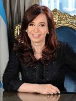 "Cristina evoluciona muy bien y ya camina por su habitación".