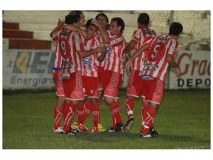 Atlético Paraná le ganó a Viale FBC por 5 a 0.