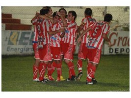 Atlético Paraná le ganó a Viale FBC por 5 a 0.