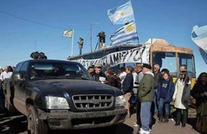 Asambleístas  volantearon y realizaron una asamblea sin cortar el tránsito.