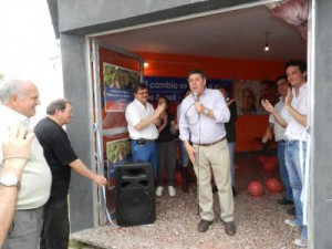“No venimos a prometer nada; pero sí a comprometernos en trabajar por la dignidad de todos”, dijo.