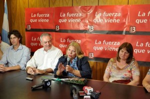 La única opción no peronista es la lista 3, sostuvo Carrió
