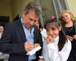 Urribarri inauguró las obras de la escuela Alvear y el tránsito pesado.