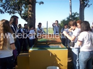 alumnos del segundo año de la Escuela Secundaria de Hernandarias visitaron Cerrito para conocer el desarrollo de los biodigestores.
