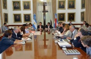 “Hay que trabajar mucho, actuar rápido y hacer gestiones", dijo Urribarri.