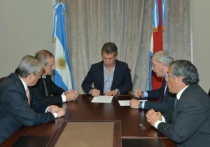 Urribarri firmó el acuerdo con Fondo Fiduciario Federal.