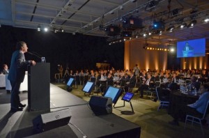 El gobernador disertó en la 19ª Conferencia de la UIA.