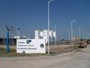 Tiene plantas en otras localidades. 