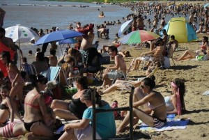 Polémica por el costo de las playas de Piedras Blancas 