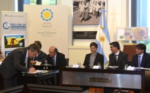Urribarri firmó un acuerdo para desarrollar infraestructura en lotes urbanizable.