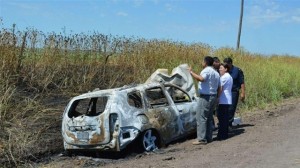 La camioneta apareció incendiada y sin ocupantes en un camino secundario.