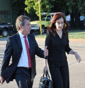 Fue convocado por la mandataria para viajar a Cuba.