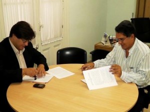 Firman convenio por gas natural