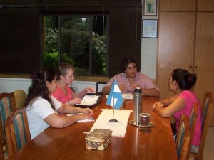 Reunión por becas de transporte estudiantil.