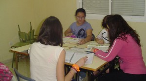 Estudiantes de la UNER pueden inscribirse para ser alfabetizador y enseñar a leer y escribir a quienes no tuvieron esa oportunidad. 