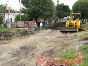Obra de cordón cuneta en el Barrio Francisco Ramírez