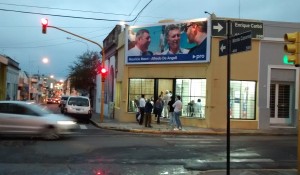 "Creemos que es necesario construir una alternativa por y para la gente", señalaron.