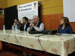 Ante distintos sectores de la sociedad.