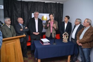 La cooperativa está conformada por un grupo de comunicadores, locutores y operadores.