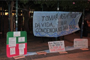 La asamblea se manifestó ayer en la Peatonal de Paraná. 