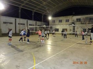 El equipo de voley de Seguí recibió a sus pares de Crespo