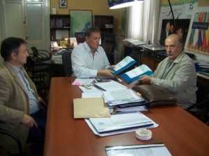 También se entregaron fondos para cordón cuneta