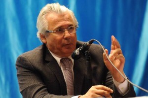 Baltasar Garzón brindará una charla abierta.