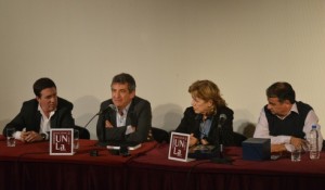 Urribarri disertó en la Universidad de Lanús.