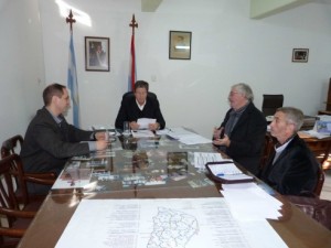  Reunión con autoridades de la localidad. 