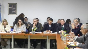 Rogel pide se declare la telefonía móvil como servicio público.