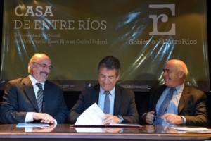 El acuerdo profundiza las políticas de inserción laboral.