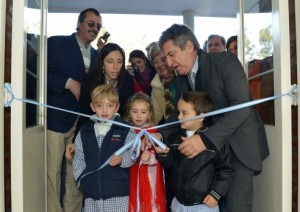 Urribarri inauguró la ampliación de una escuela en Villa Fontana.
