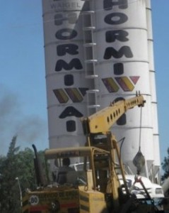 La subasta será sin base, al contado y al mejor postor.