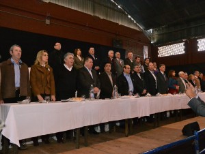 Rogel junto a toda la dirigencia de UNEN en Tucumán.