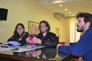 Los chicos de La Púa invitan a los estudiantes secundarios a participar del concurso.