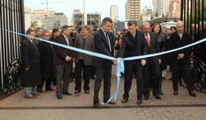 De Angeli participó de la inauguración de la muestra