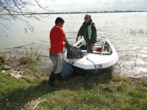 Vázquez entregó alimentos a pescadores