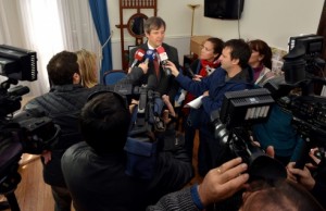 A través del decreto 2627 sancionado por el Poder Ejecutivo.