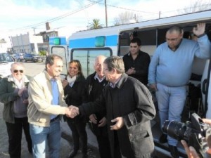 La Provincia entregó una ambulancia nueva al Hospital Dr. Castilla Mira.