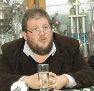 Leonardt le respondió a Rezzet.