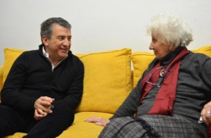 "Ella y su lucha representan un ejemplo para todos", dijo el gobernador.