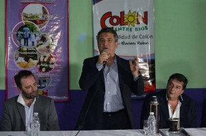 Sergio Urribarri junto a los referentes de Sedronar.